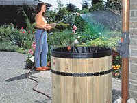 Private Regenwassernutzung mit Wasserfass